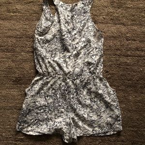 Short romper with pockets!